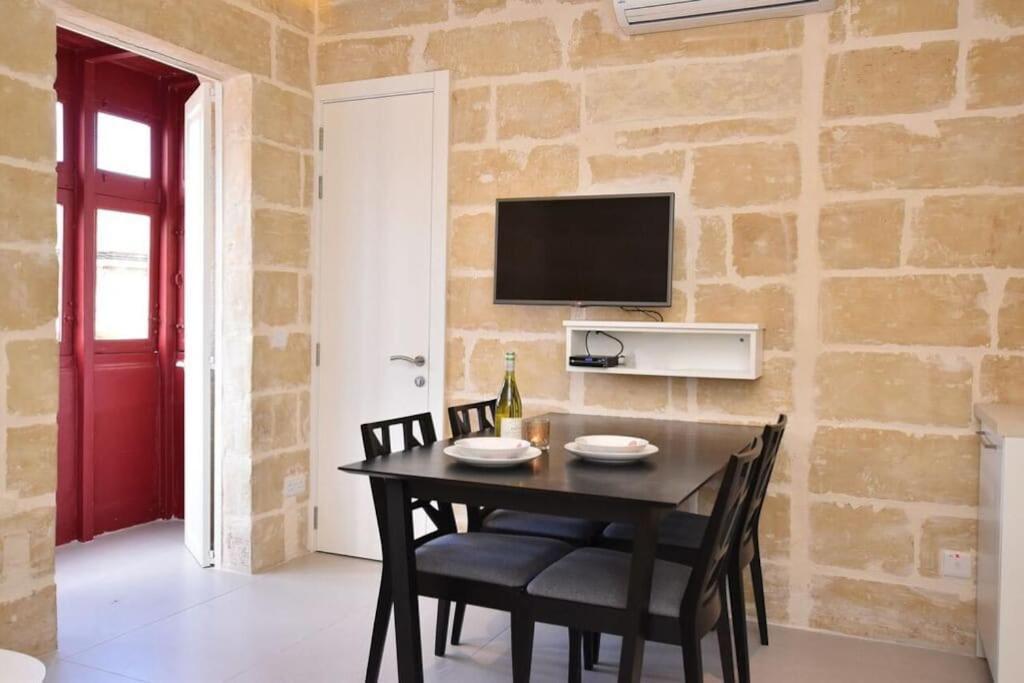 Vallettastay - Lucky Star One Bedroom Apartment 301 ภายนอก รูปภาพ
