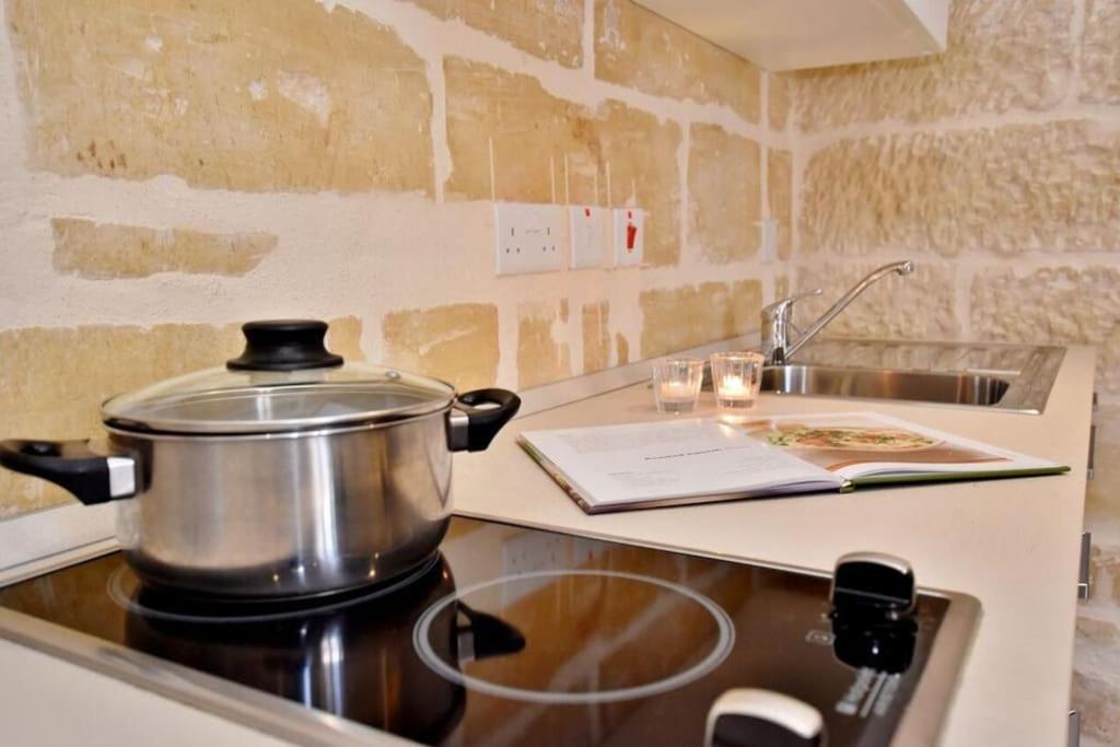 Vallettastay - Lucky Star One Bedroom Apartment 301 ภายนอก รูปภาพ